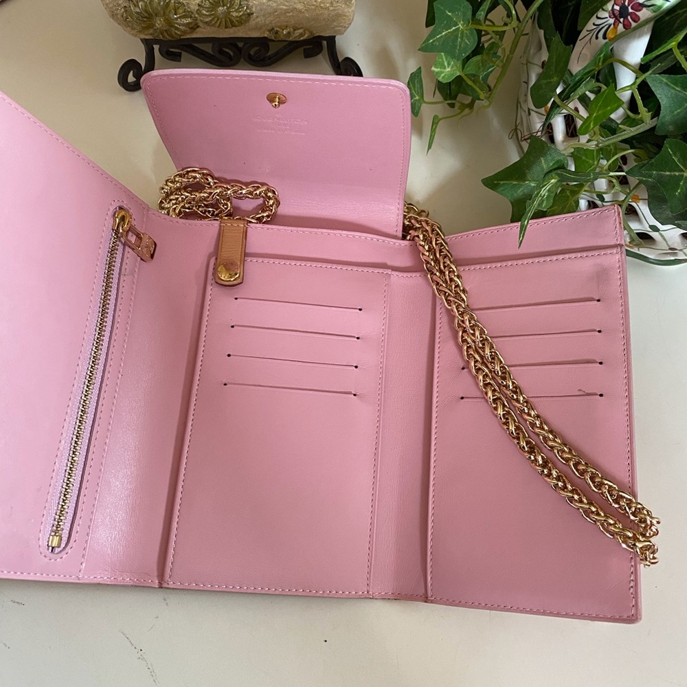 LOUIS VUITTON VERNIS WALKER WALLET/CROSSBODY